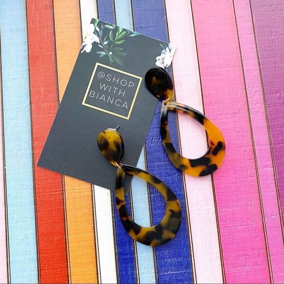 Tortoise Acrylic Earrings - Picture 7 of 7